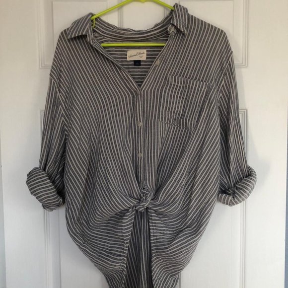 Lightweight Button-up - Picture 1 of 5